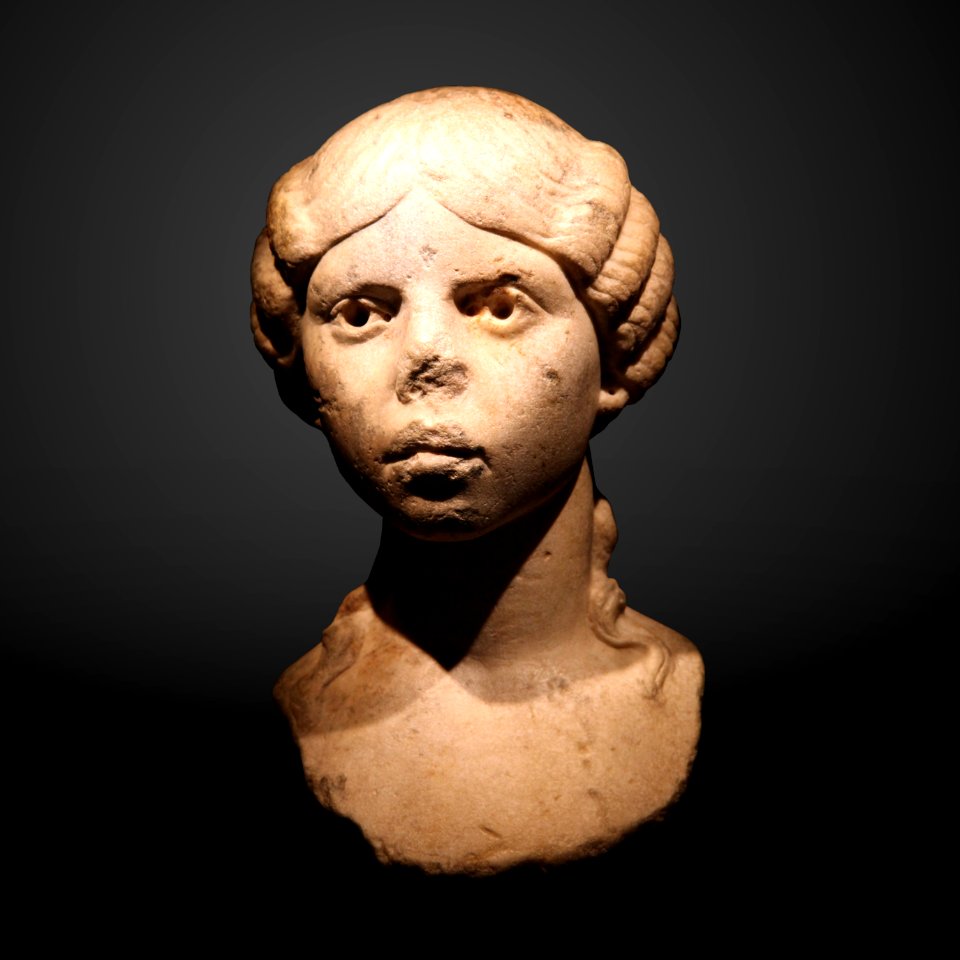 Bust of a young girl-RHO.2007.00.1941-IMG 9236-gradient