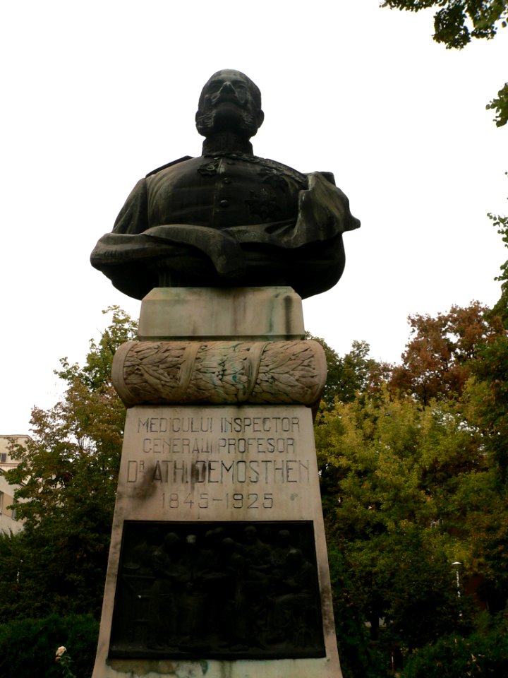 Bustul gen. dr. Athanase Demosthen-6
