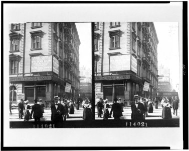 Busy corner of Fifth Avenue in New York City, near Second National Bank LCCN95507554