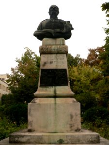 Bustul gen. dr. Athanase Demosthen-4