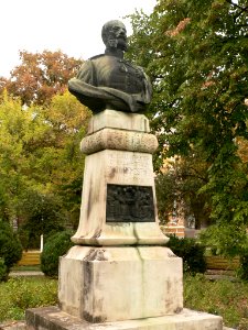 Bustul gen. dr. Athanase Demosthen-11