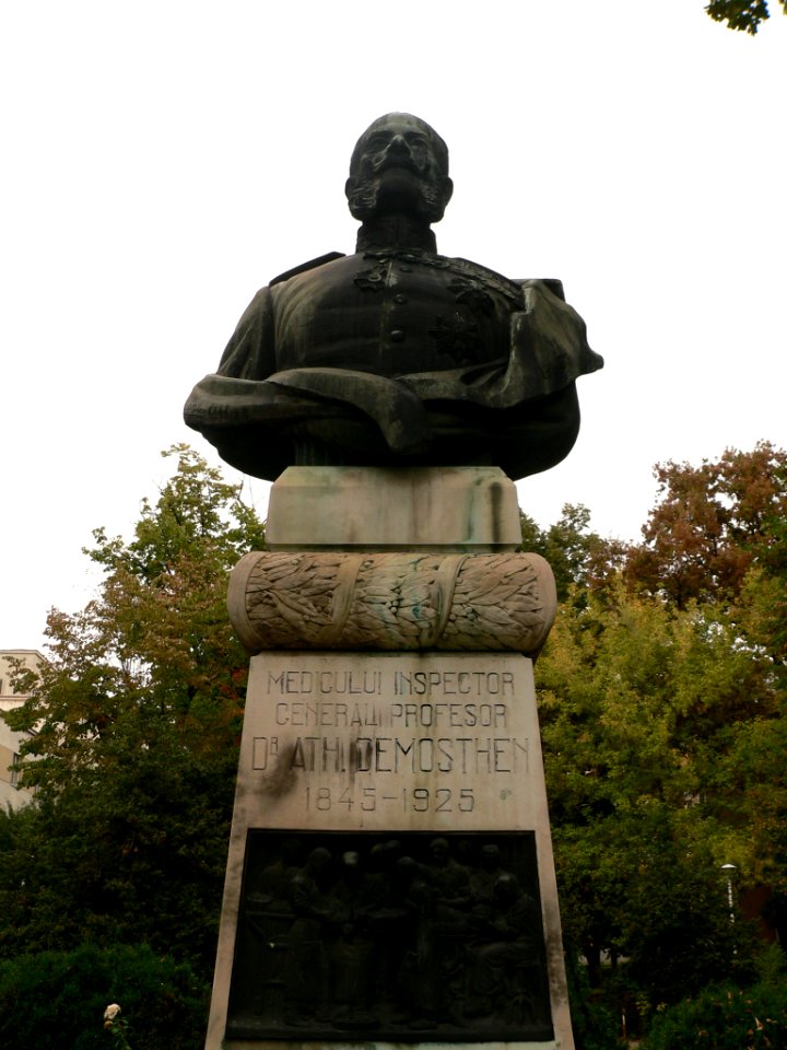 Bustul gen. dr. Athanase Demosthen-7
