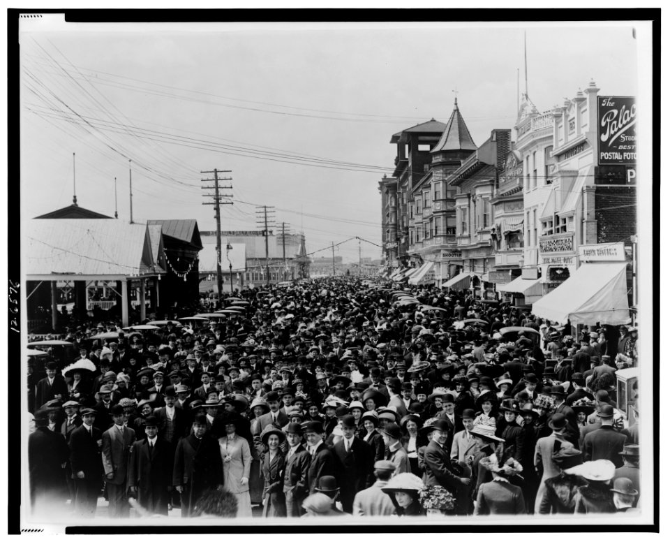 Bwalk. south from Palace Studio, Atlantic City, N.J. 1911 - The Geo. A. McKeague Co., Atlantic City, N.J. LCCN00651187