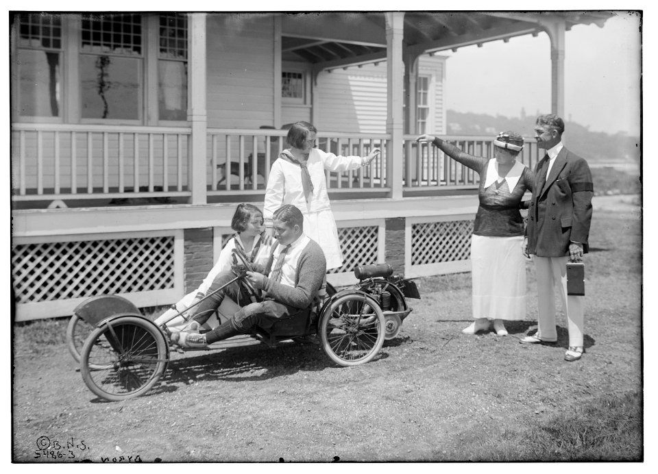 Byron and others (small racer) LCCN2014712745