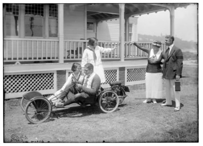Byron and others (small racer) LCCN2014712745