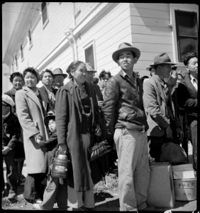 Byron, California. The moment has come for these farm families of Japanese ancestry to board the bu . . . - NARA - 537466