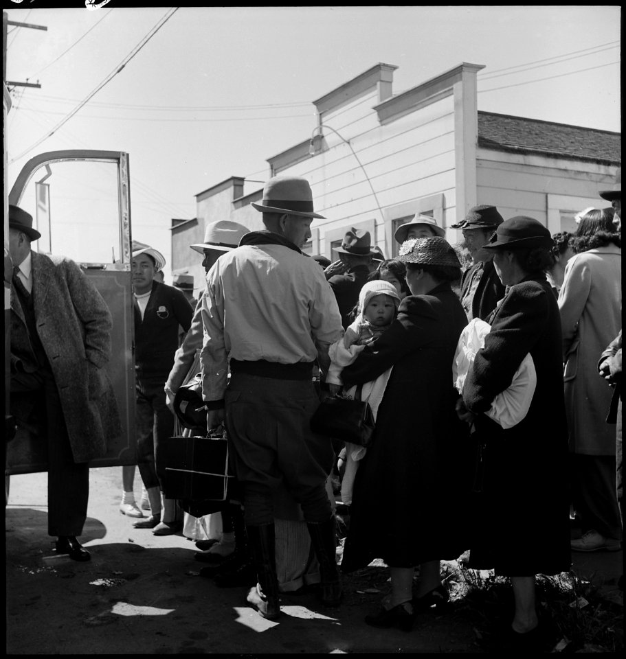 Byron, California. The moment has come for these farm families of Japanese ancestry to board the bu . . . - NARA - 537464