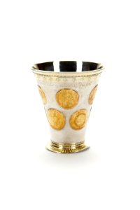 Bägare av silver, inuti förgylld, rund, räfflad fot - Skoklosters slott - 92202