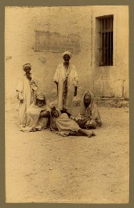 Bône. Prisoniers Kroumirs á la Casbah - ND. LCCN2004665076