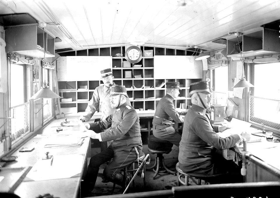 Büro der Etappe in einem ausgedienten Bahnpostwagen - CH-BAR - 3238217