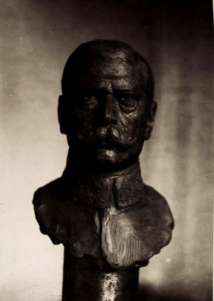 Büste von Oberst Müller, Tel.-Chef, 4.Armeekommando (BildID 15704284)