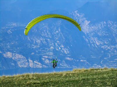 Paraglider nature malcesine