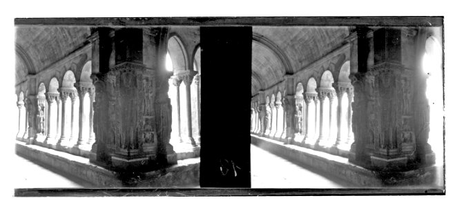 Claustre de l'església de Sant Tròfim