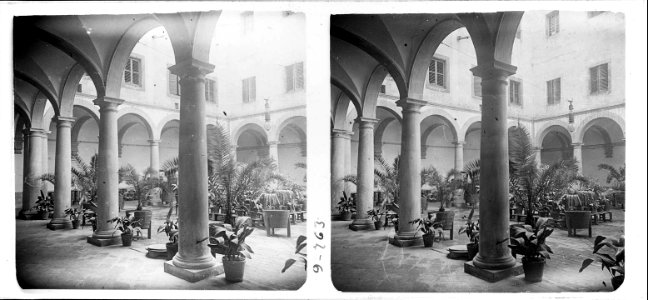 Claustre de l ' Hospital Militar de Barcelona