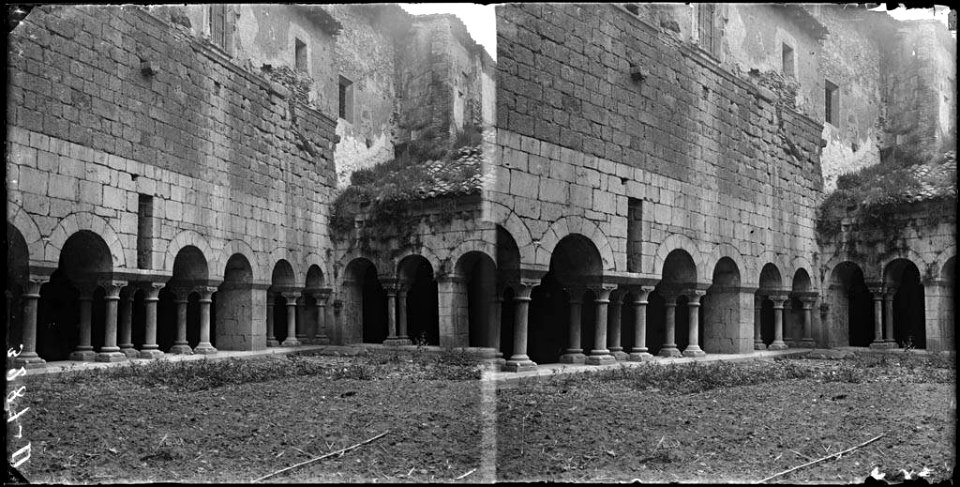Claustre de l'abadia de Vilabertran (AFCEC BORDAS D 3287)