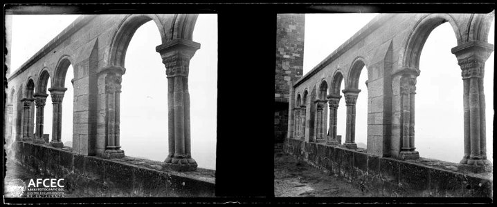 Claustre del castell Monestir de Sant Miquel d'Escornalbou