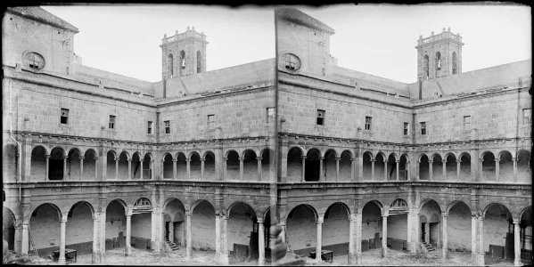 Claustre del monestir de Sant Francesc de Paula amb el campanar al fons (AFCEC BORDAS D 4071)