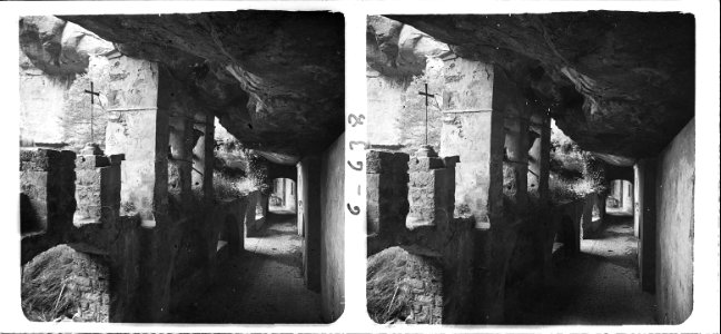 Claustre del monestir de Sant Miquel del Fai