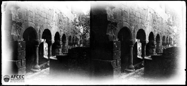 Claustre del monestir de Santa Maria de Gualter