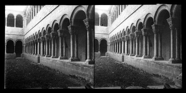 Claustre del monestir de Santa Maria de Ripoll