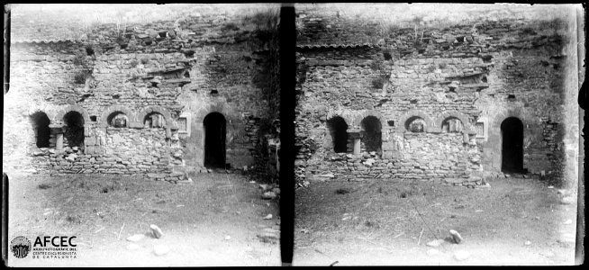 Claustre del monestir de Sant Quirze de Colera
