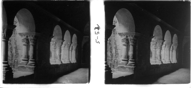 Claustre romànic del monestir de Sant Benet del Bages