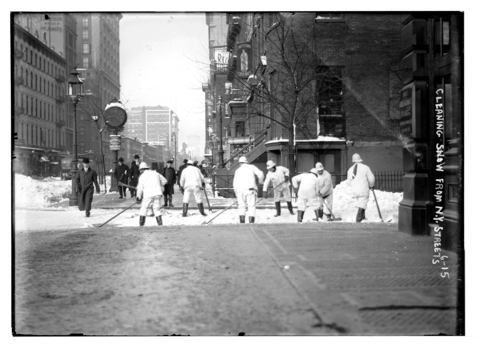 Cleaning snow from N. Y. streets LCCN2014680040