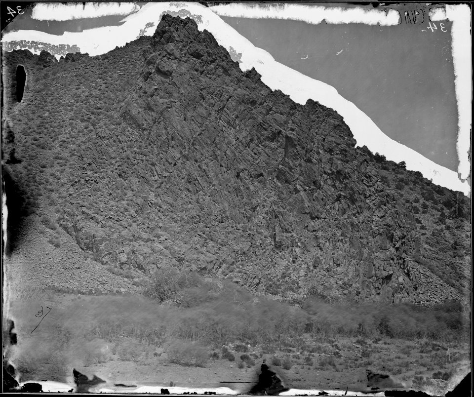 CLEAVAGE IN LAVA, SECTION OF LAVA STREAM CREEK, MEADOW CANYON NEAR BELMONT, NEVADA - NARA - 524137