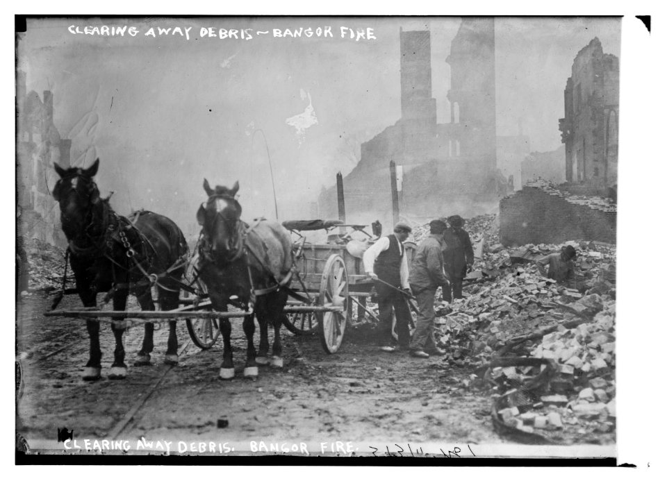 Clearing away debris, Bangor fire LCCN2014689154