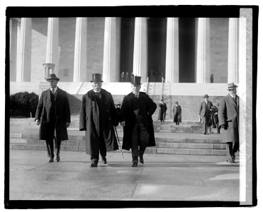 Clemenceau at Lincoln Memorial LOC npcc.07459