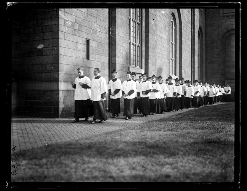 Clergy in religious procession LCCN2016890977
