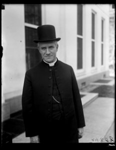 Clergyman at White House, Washington, D.C. LCCN2016891716