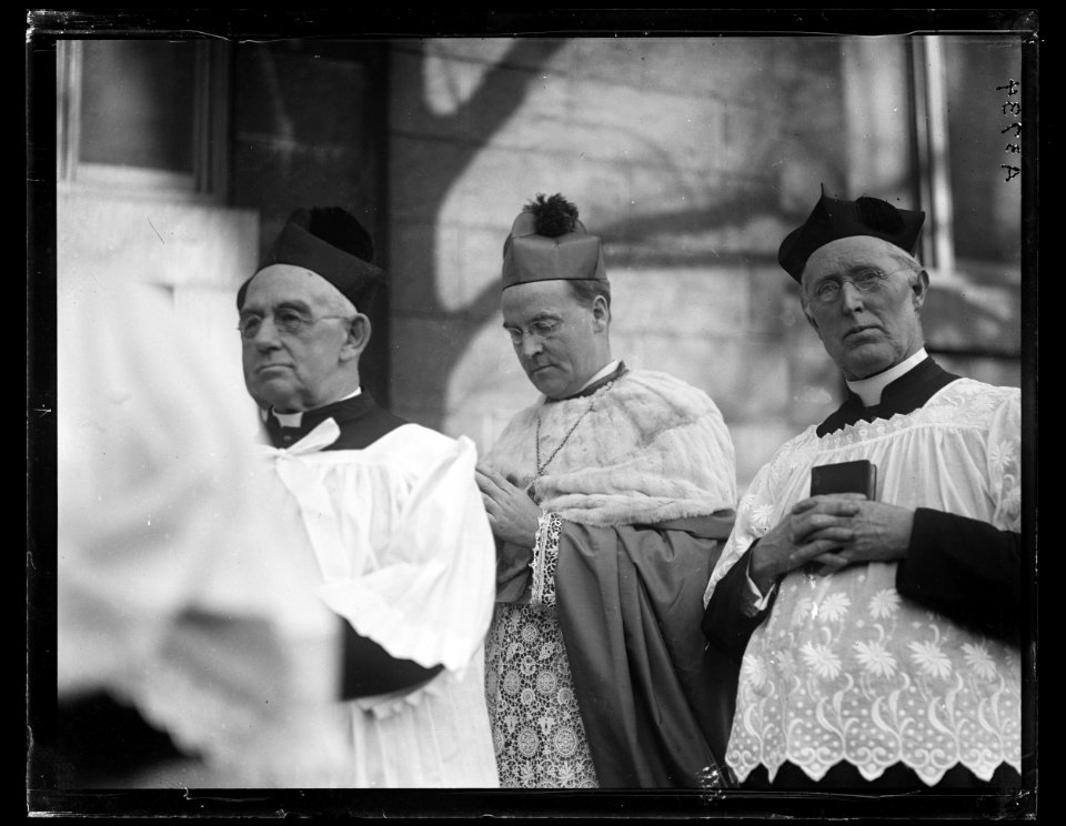 Clergy in religious procession LCCN2016890978