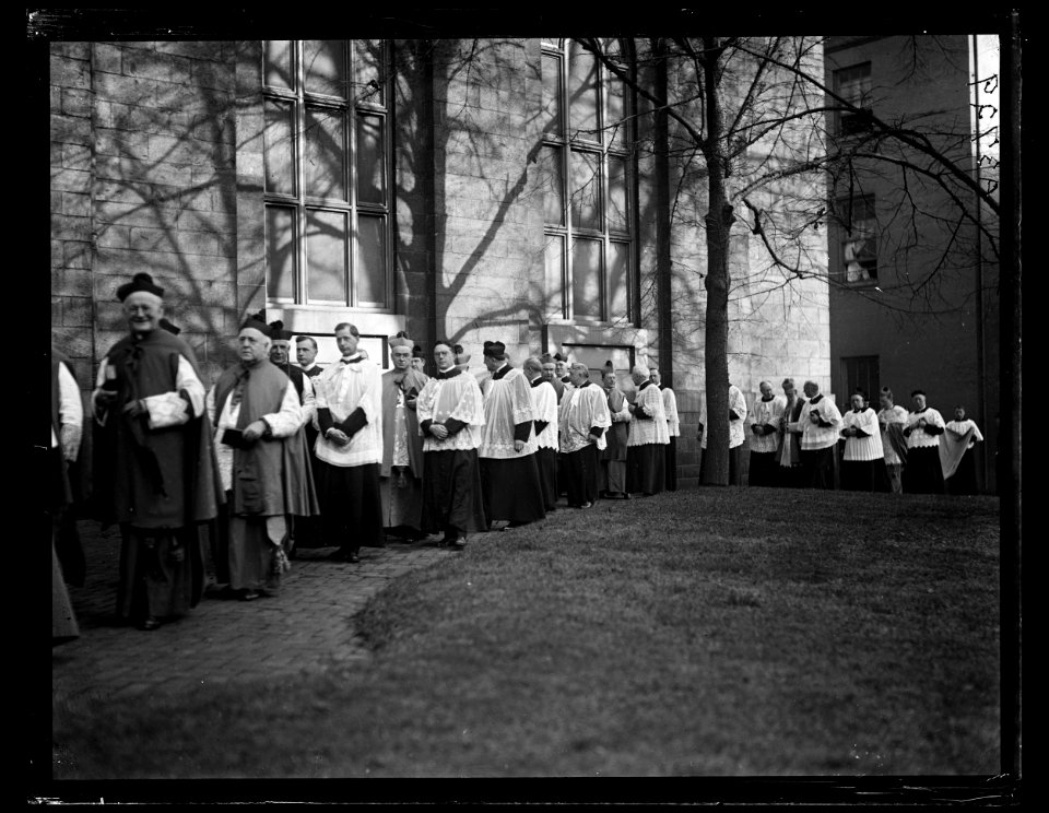 Clergy LCCN2016890973
