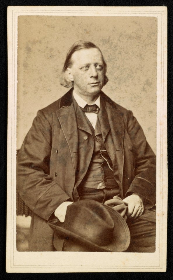 Clergyman and abolitionist Henry Ward Beecher with hat) - C.D. Fredricks & Co., 587 Broadway, New York ; 108 Calle de la Habana, Habana ; 31 Passage du Havre, Paris LCCN2016652258