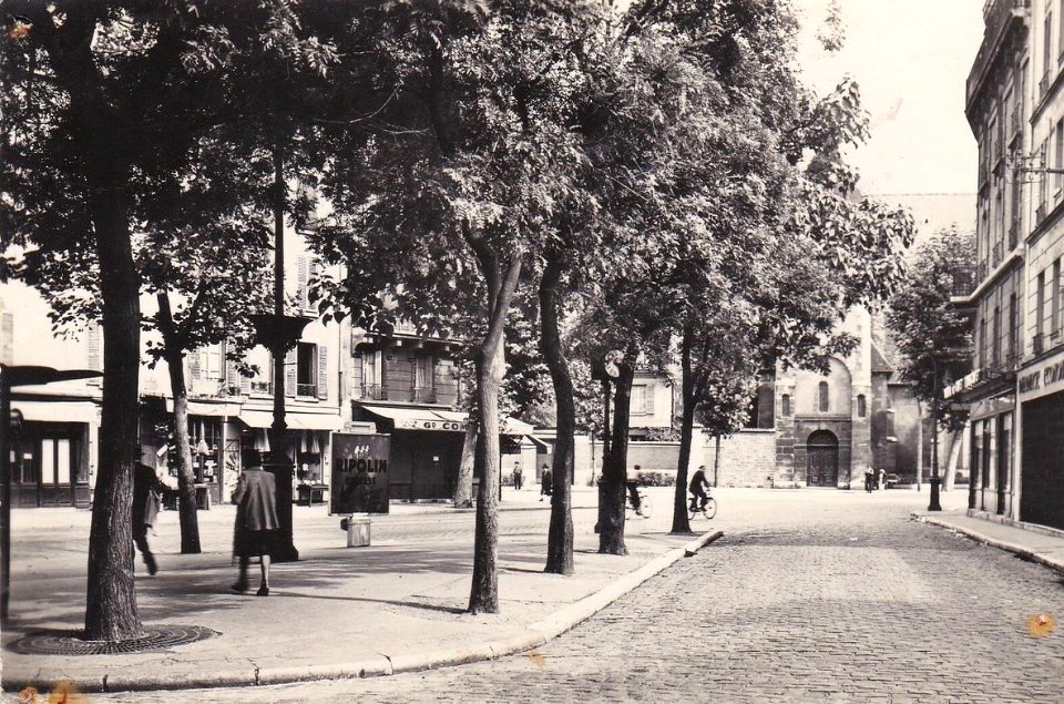 Clichy-sur-Seine.Place Danielle-Casanova