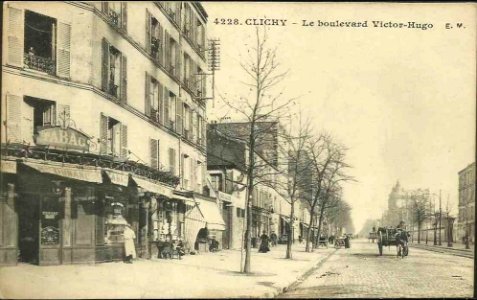 Clichy.Le boulevard Victor-Hugol