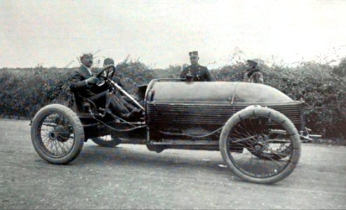 Clifford Earp, vainqueur à la course de côte de Château-Thierry en 1905 sur Napier