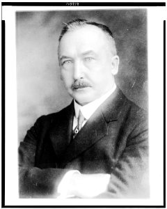 Clifford Sifton, half-length portrait, facing slightly left, arms folded LCCN94502320