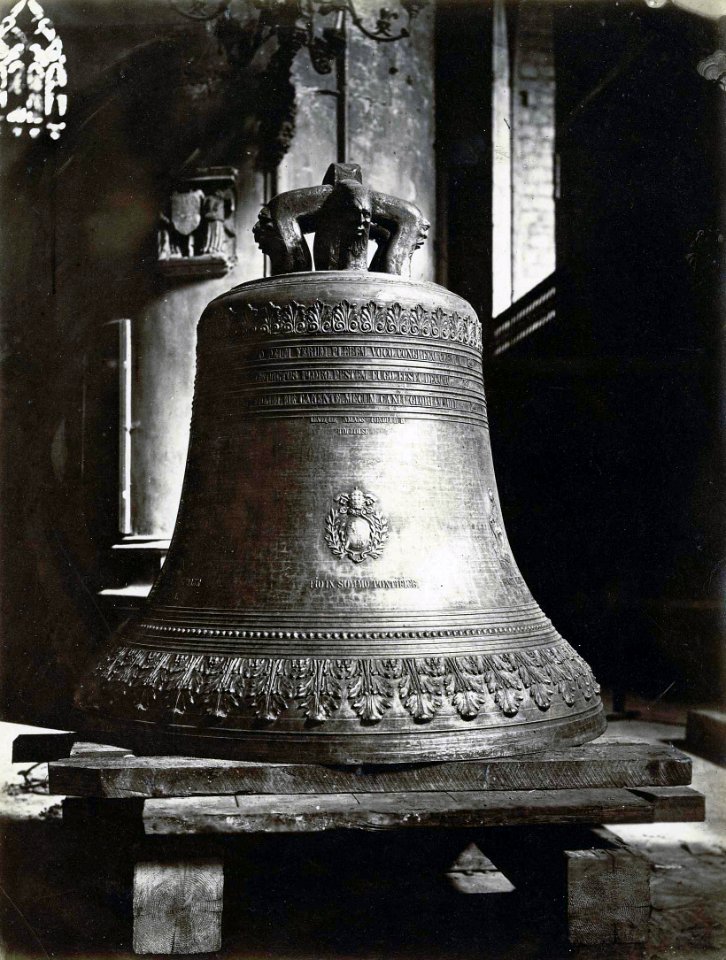 Cloche de la cathédrale Saint-Etienne à Toulouse. - FRAC31555 26Fi550 (cropped)