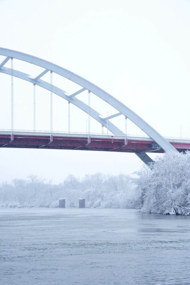 Structure bridge white