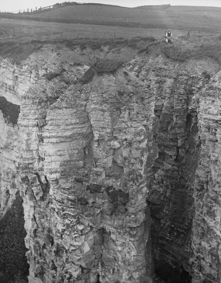 Climbing Hateley Shute YORYM-S164