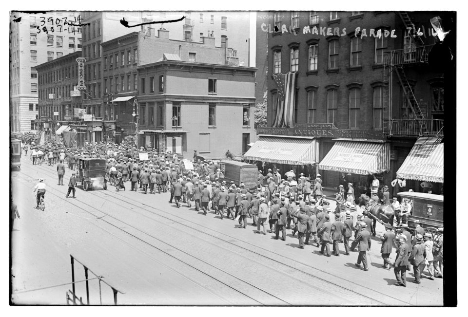 Cloak Makers Parade, 1916 LCCN2014702121