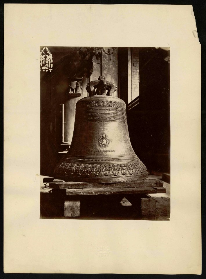 Cloche de la cathédrale Saint-Etienne à Toulouse. - FRAC31555 26Fi550