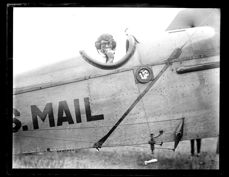 Close-up of a Post Office Dept. mail plane equipped with the new experimental radio apparatus with which the Dept. hopes soon to make possible night flying. The little lead fish at the LCCN2016891611