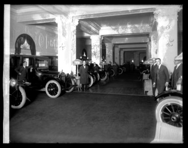 Closed car salon, 1920 LCCN2016852337