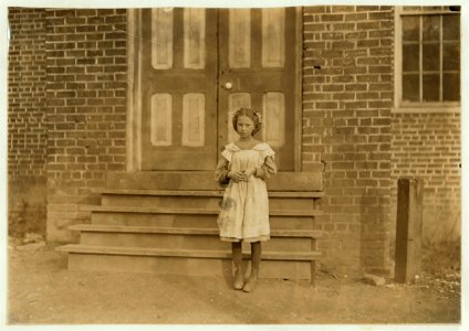 Closing Hour, 3 p.m. Trenton Mills, Gastonia, N.C. Zoe Lanier. Help sister in mill. LOC nclc.01340