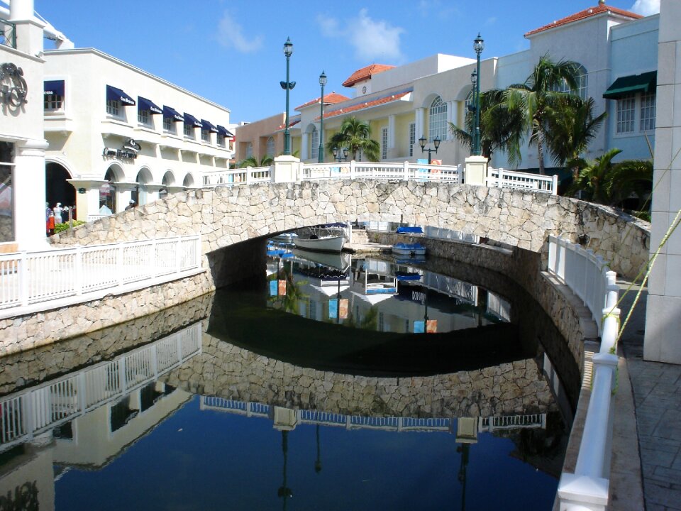 Holiday water channel