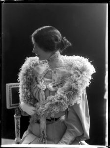 Cléo de Mérode, dancer, portrait 1903 - SMV - NM045