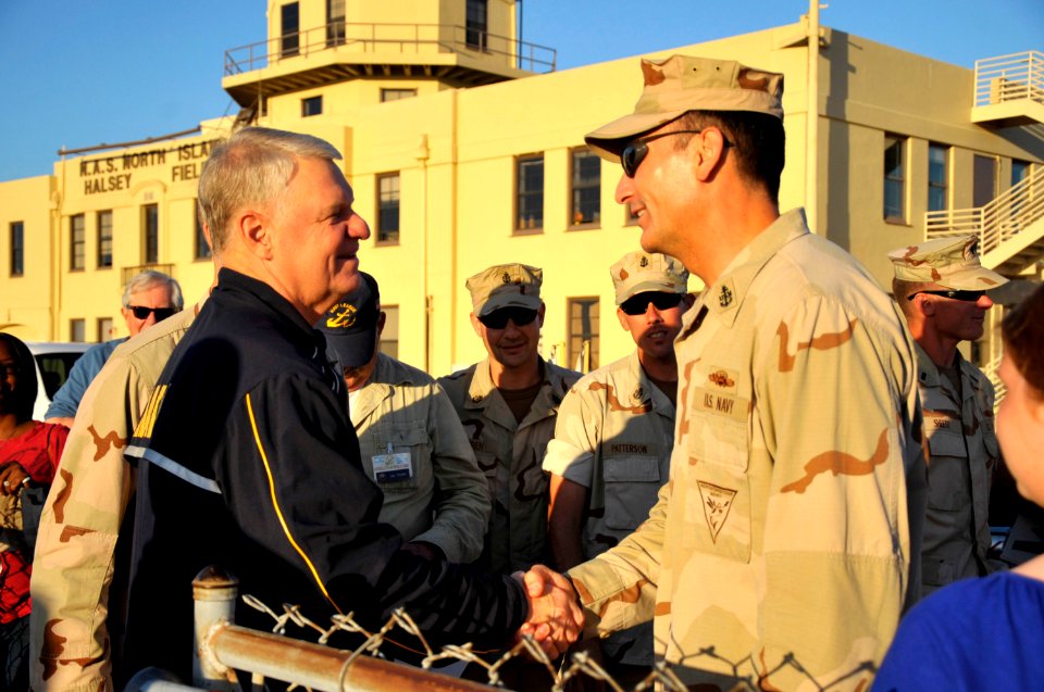 CNO attends MAREXSECRON-3 homecoming 110804-N-ZB612-260